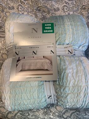 Natori King Quilt Set in Light Blue and White Ruffled Texture